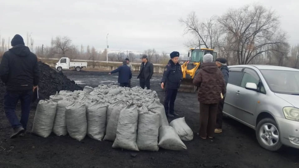 Токтогул райондук мамлекеттик администрациясынын 2025-жылдын 3-февралындагы №42 буйругунун негизинде, Токтогул шаарынын аймагында негизги азык түлүктөргө болгон бааны жөнгө салуу жана көзөмөлдөө максатында рейдттик иш-чаралар уюуштурулду.