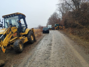 Токтогул шаардык мэриясына караштуу Кызыл-Туу айылынын Кара-Каш участкасында авариялык кырдаалга учураган суу түтүктөрүн калыбына келтирүү жумуштары жүрүүдө.